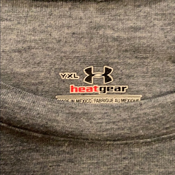 Under Amour Top - Picture 2 of 2